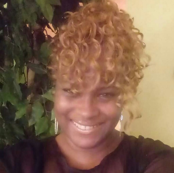 Meet your Posher, Veronica - Picture 2 of 2